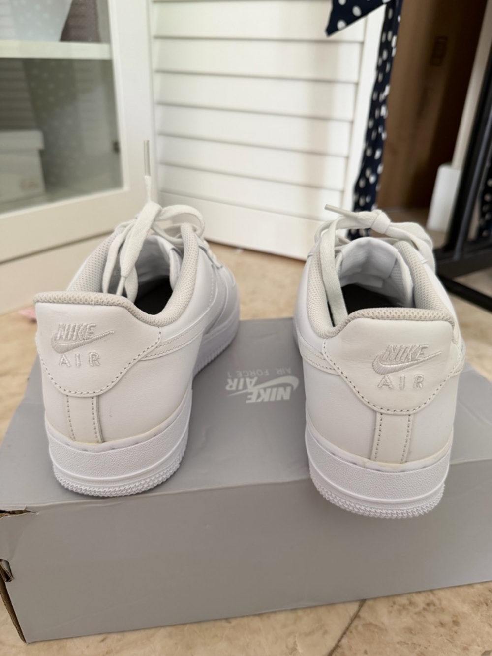 Nike Air Force 1 Low - White Leather - Picture 4 of 8
